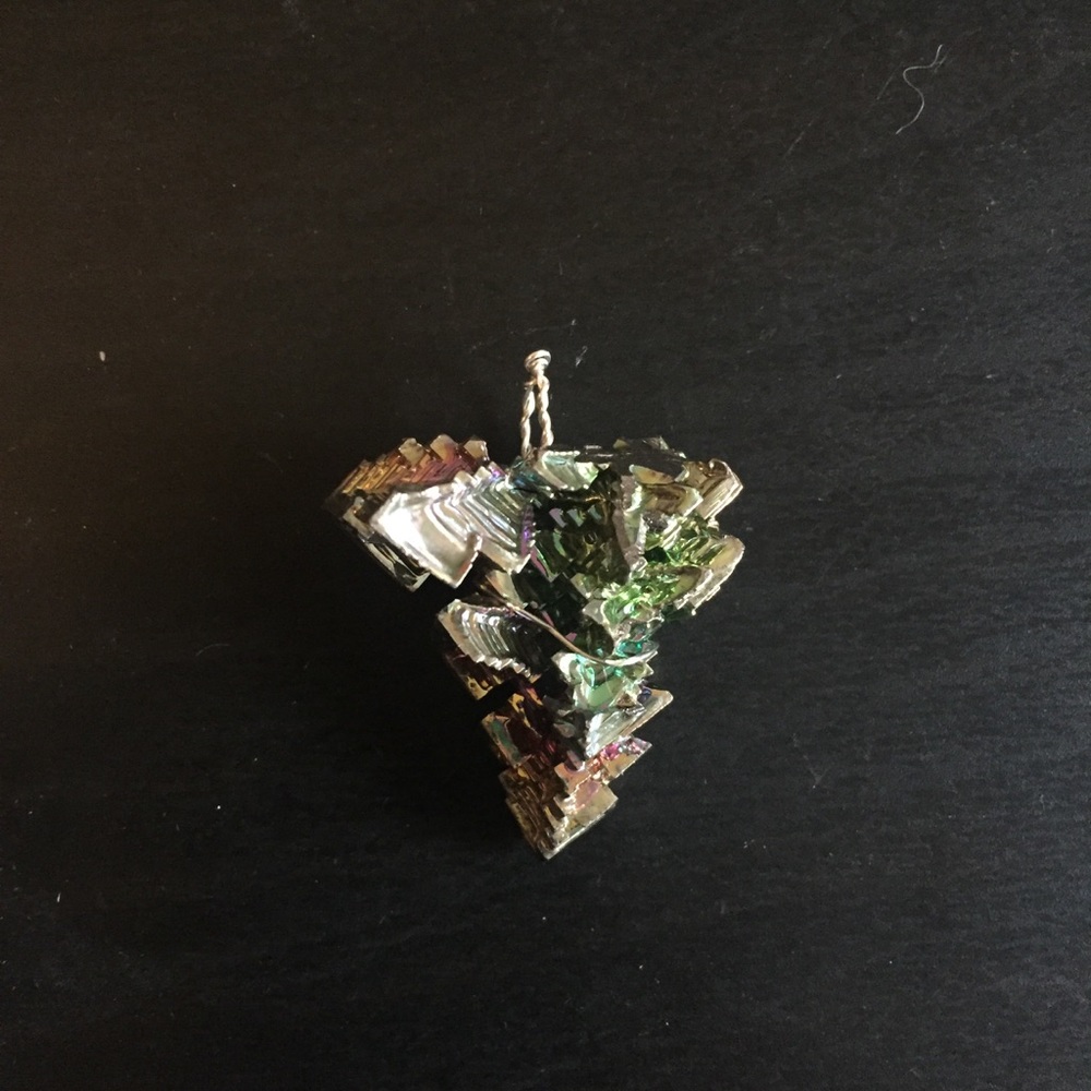 3/$20 ⚡️ Bismuth wire wrapped pendant